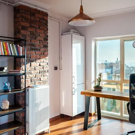Sleek Flat Near Public Transportation In Maltepe Istanbul