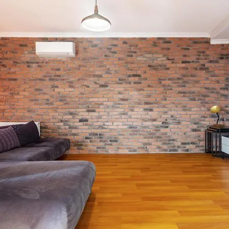 Sleek Flat Near Public Transportation In Maltepe Apartment *