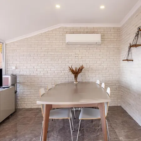 Sleek Flat Near Public Transportation In Maltepe Istanbul