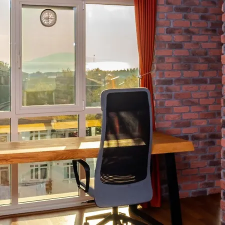 Apartment Sleek Flat Near Public Transportation In Maltepe