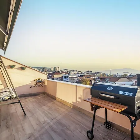 Sleek Flat Near Public Transportation In Maltepe Apartment