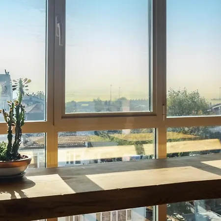 Sleek Flat Near Public Transportation In Maltepe Apartment