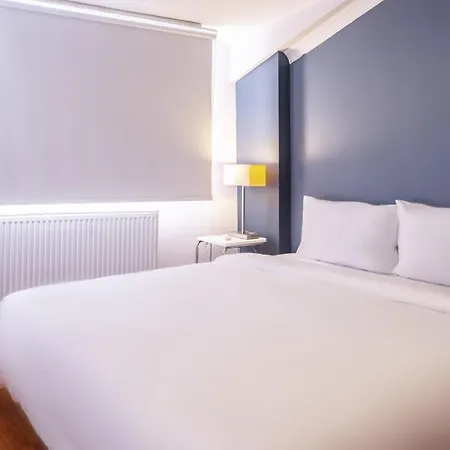 Apartment Sleek Flat Near Public Transportation In Maltepe *