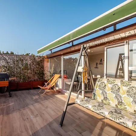 Sleek Flat Near Public Transportation In Maltepe Apartment Istanbul